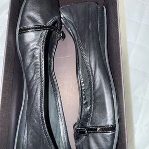 NIB Cole Haan Women's Black Flats with NIKE AIR SOLES